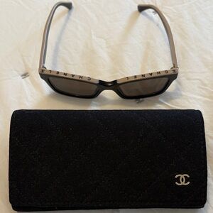 CHANEL Black Sunglasses with case